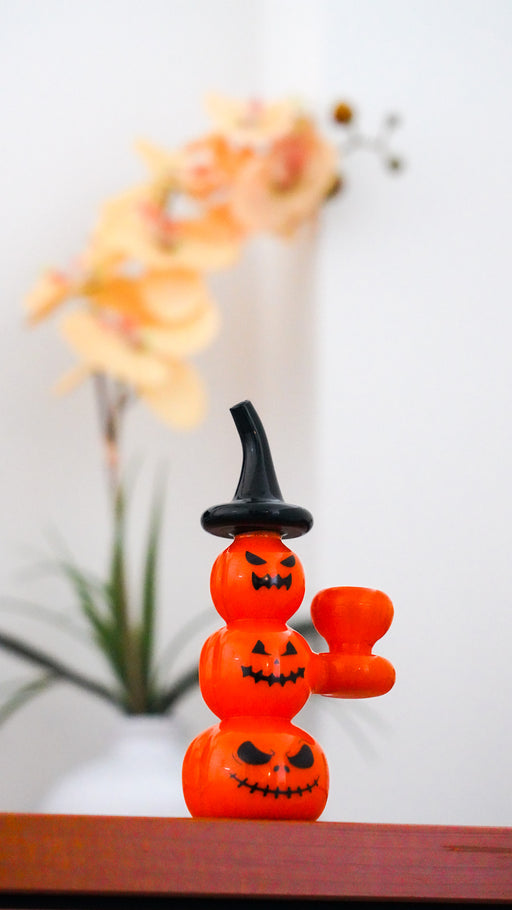 Halloween bubbler water pipe with pumpkins